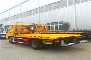 攀枝花附近拖车救援搭电